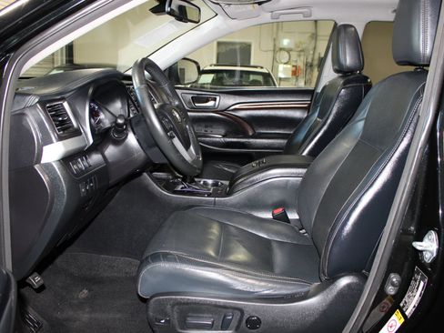 Used 2015 Toyota Highlander Limited Platinum FWD image 8