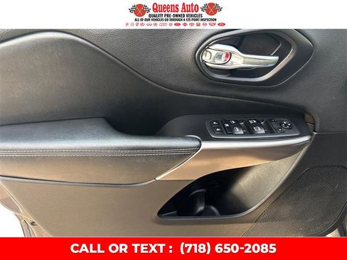 Used 2019 Jeep Cherokee Latitude Plus w/ Cold Weather Group image 22