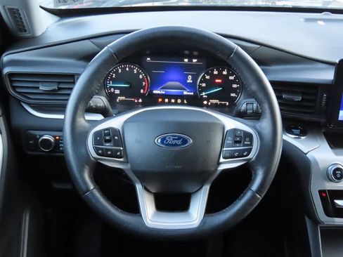 Used 2022 Ford Explorer XLT image 19