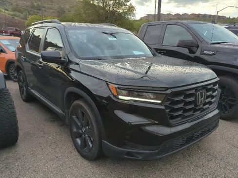 Used 2023 Honda Pilot Sport image 2