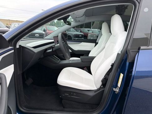 Used 2026 Tesla Model Y Long Range RWD image 11