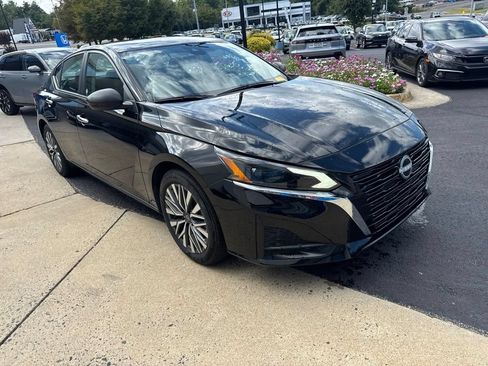 Used 2025 Nissan Altima 2.5 SV FWD image 7