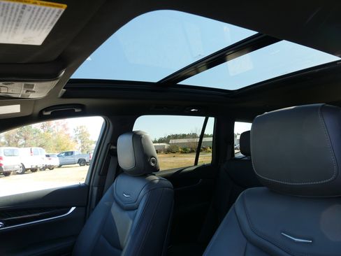 Used 2025 Cadillac XT6 Premium Luxury image 30