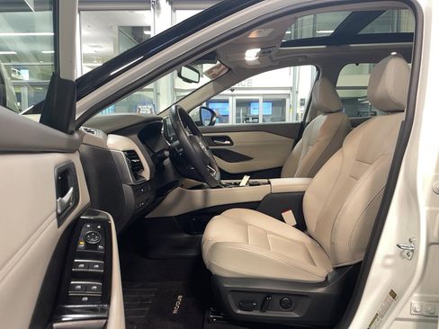 Used 2023 Nissan Rogue SL w/ SL Premium Package image 8