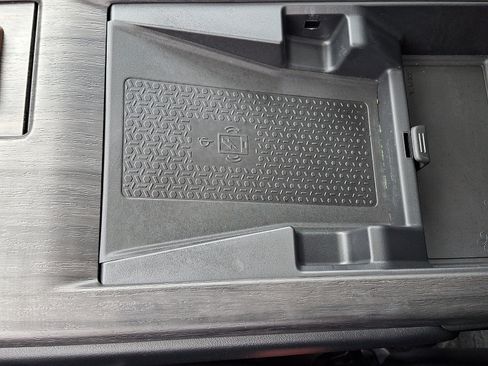 Used 2024 Nissan Ariya AWD image 27