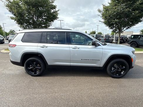New 2025 Jeep Grand Cherokee L Limited w/ Black Appearance Package image 10