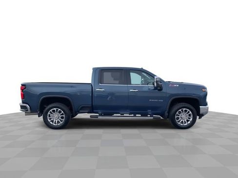 Used 2025 Chevrolet Silverado 2500 LTZ w/ LTZ Premium Package image 9