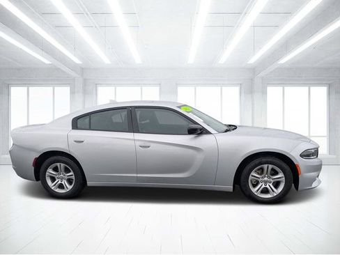 Used 2023 Dodge Charger SXT image 2