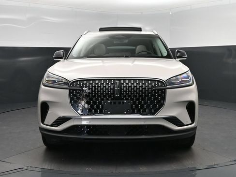 Used 2025 Lincoln Aviator Reserve w/ Luxury Package RWD image 10