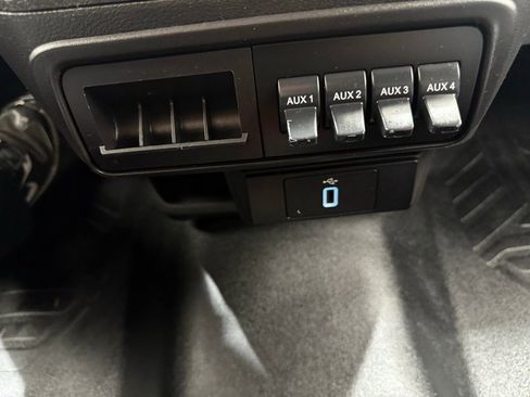 Used 2019 Ford Transit 350 XLT image 33