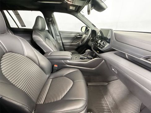 Used 2023 Toyota Highlander XSE FWD image 44