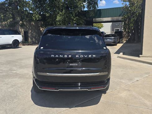 Certified 2025 Land Rover Range Rover Long Wheelbase SE AWD/4WD image 3