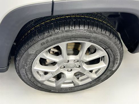 Used 2022 Jeep Compass Latitude image 29