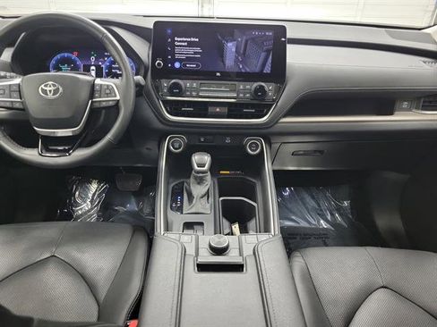 Used 2024 Toyota Grand Highlander AWD image 15