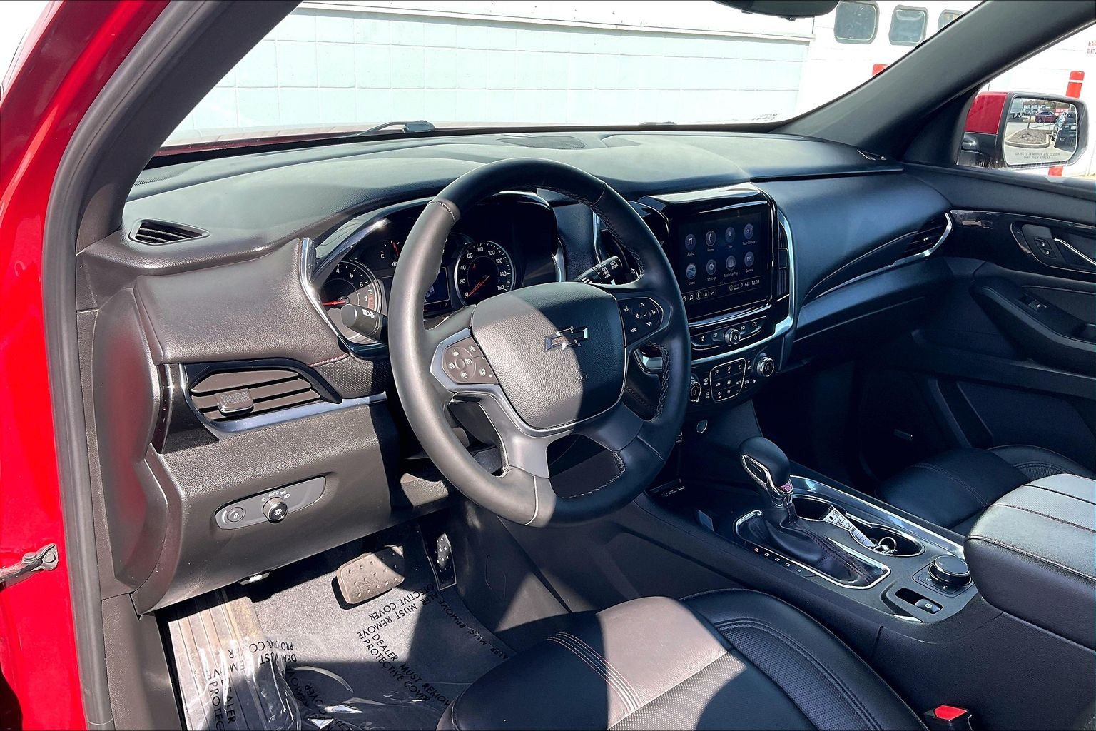 Used 2023 Chevrolet Traverse RS FWD image 18