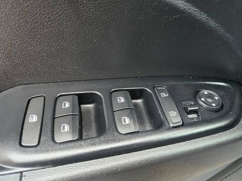 Used 2025 Hyundai Venue SEL FWD image 37