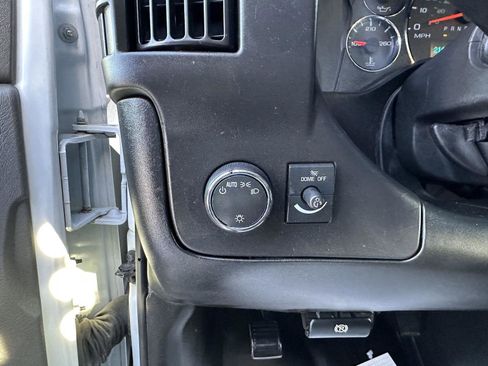 Used 2023 GMC Savana 2500 image 28