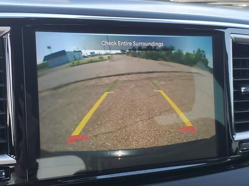 Used 2024 Chrysler Pacifica Touring-L FWD image 15