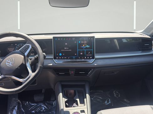 Used 2026 Volkswagen Tiguan SE FWD image 16