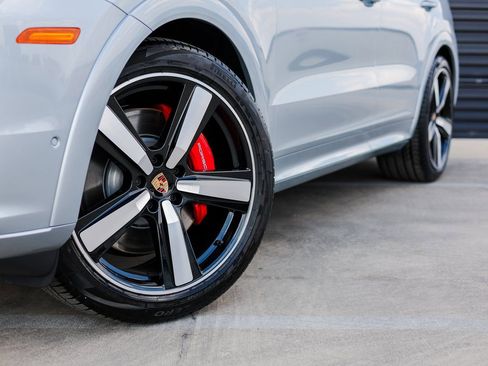 New 2026 Porsche Cayenne S image 12