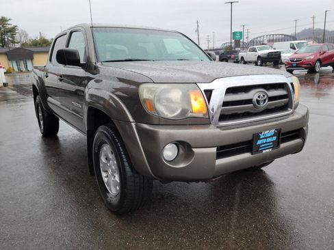 Used 2010 Toyota Tacoma 4x4 Double Cab image 3