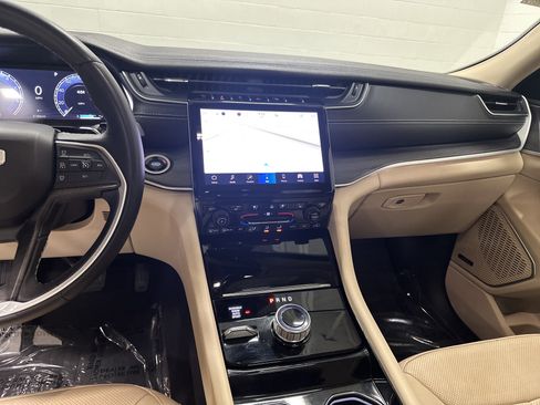 Used 2022 Jeep Grand Cherokee L Limited w/ Luxury Tech Group II image 30