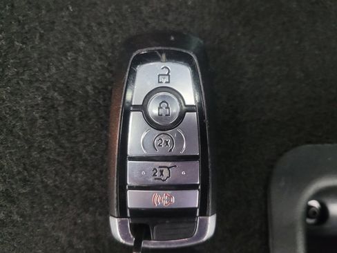 Used 2019 Ford Explorer XLT w/ Equipment Group 202A AWD/4WD image 32