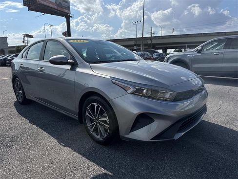 Used 2024 Kia Forte LXS w/ LXS Technology Package image 6