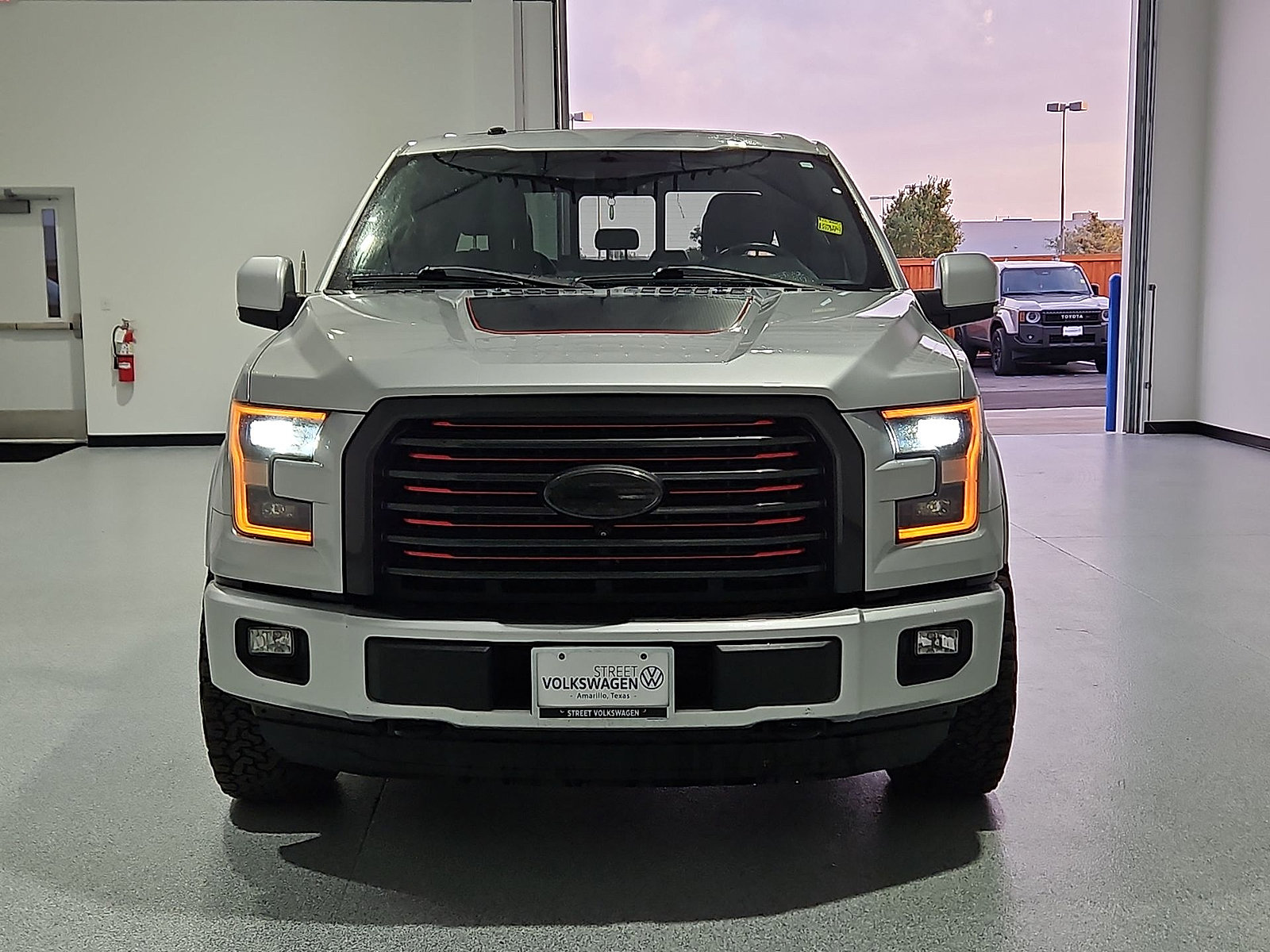 Used 2017 Ford F150 Lariat w/ Equipment Group 502A Luxury AWD/4WD image 3