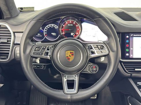 Used 2022 Porsche Cayenne Turbo image 21
