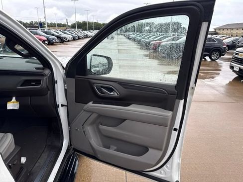 Used 2023 GMC Yukon SLT w/ SLT Premium Package AWD/4WD image 11