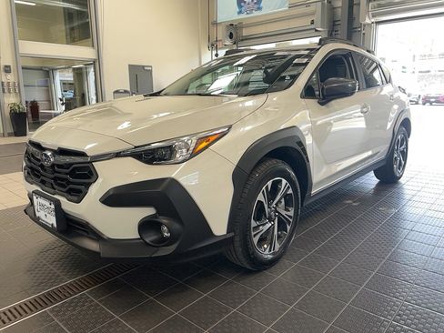 Used 2024 Subaru Crosstrek 2.0i Premium image 2