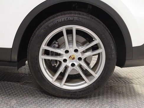 Certified 2019 Porsche Cayenne E-Hybrid image 16