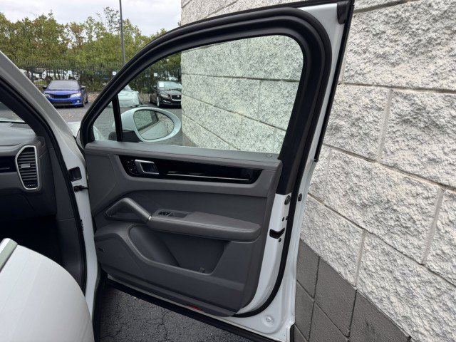 Used 2019 Porsche Cayenne AWD/4WD image 40