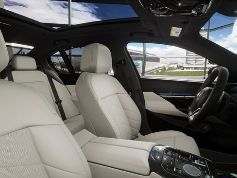 New 2026 BMW 550e xDrive w/ Executive Package image 34