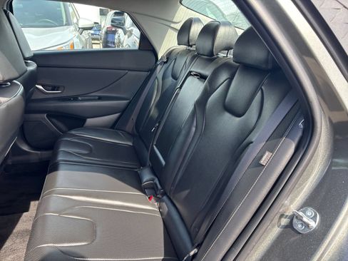 Used 2025 Hyundai Elantra Limited FWD image 27
