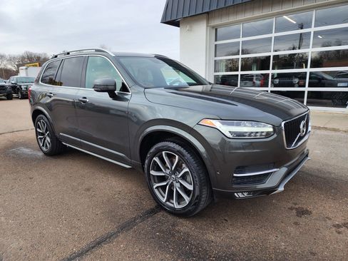Used 2018 Volvo XC90 T6 Momentum w/ Convenience Package image 2
