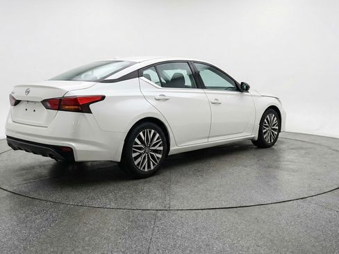 Used 2025 Nissan Altima 2.5 SV image 9