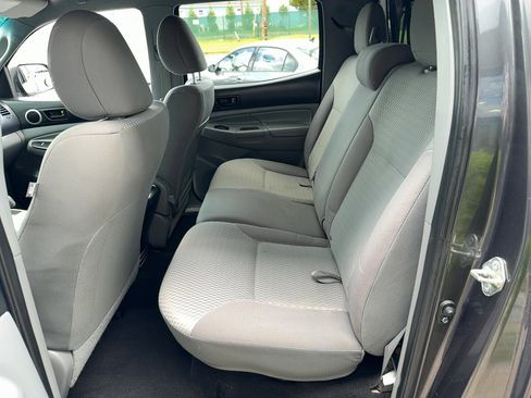 Used 2014 Toyota Tacoma 4x4 Double Cab w/ SR5 Package image 15