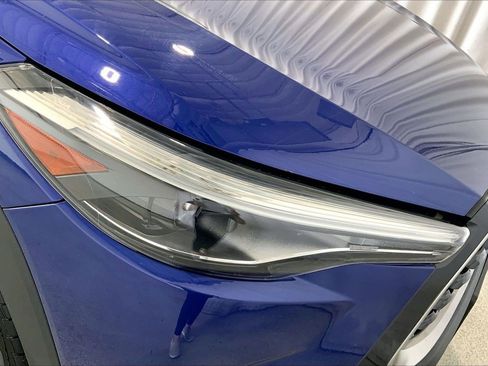 Used 2023 Toyota Corolla Cross XLE w/ Convenience Package FWD image 28