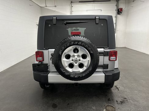 Used 2014 Jeep Wrangler Unlimited Sahara w/ Connectivity Group AWD/4WD image 6