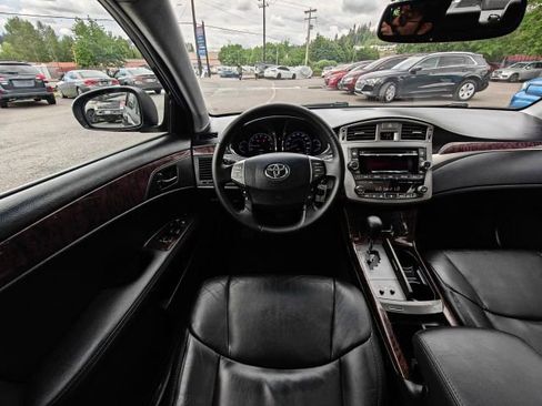 Used 2012 Toyota Avalon FWD image 16