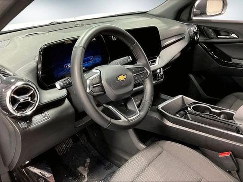 Used 2025 Chevrolet Equinox LT image 16