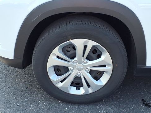 Used 2024 Chevrolet Trax LS FWD image 30