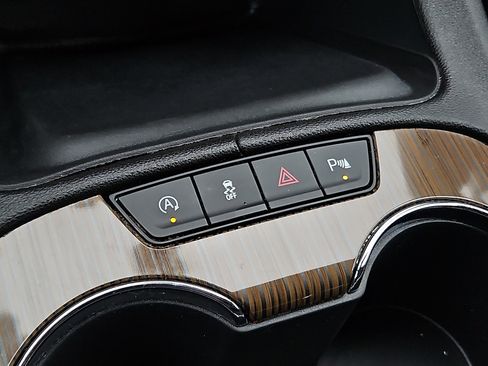 Used 2023 GMC Acadia SLE FWD image 24