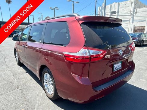 Used 2017 Toyota Sienna XLE FWD image 8
