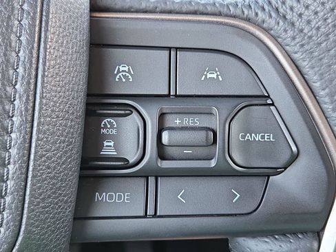 Used 2025 Toyota Tacoma TRD Off-Road image 23