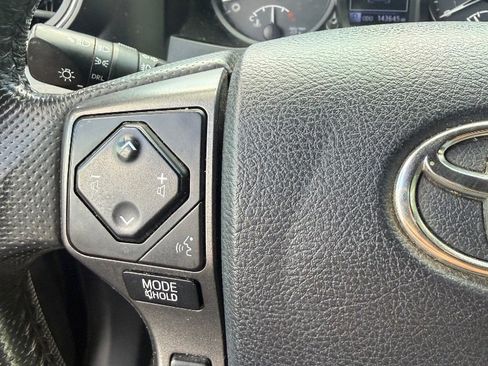 Used 2017 Toyota Tacoma TRD Sport w/ Tow Package (A/T) AWD/4WD image 12