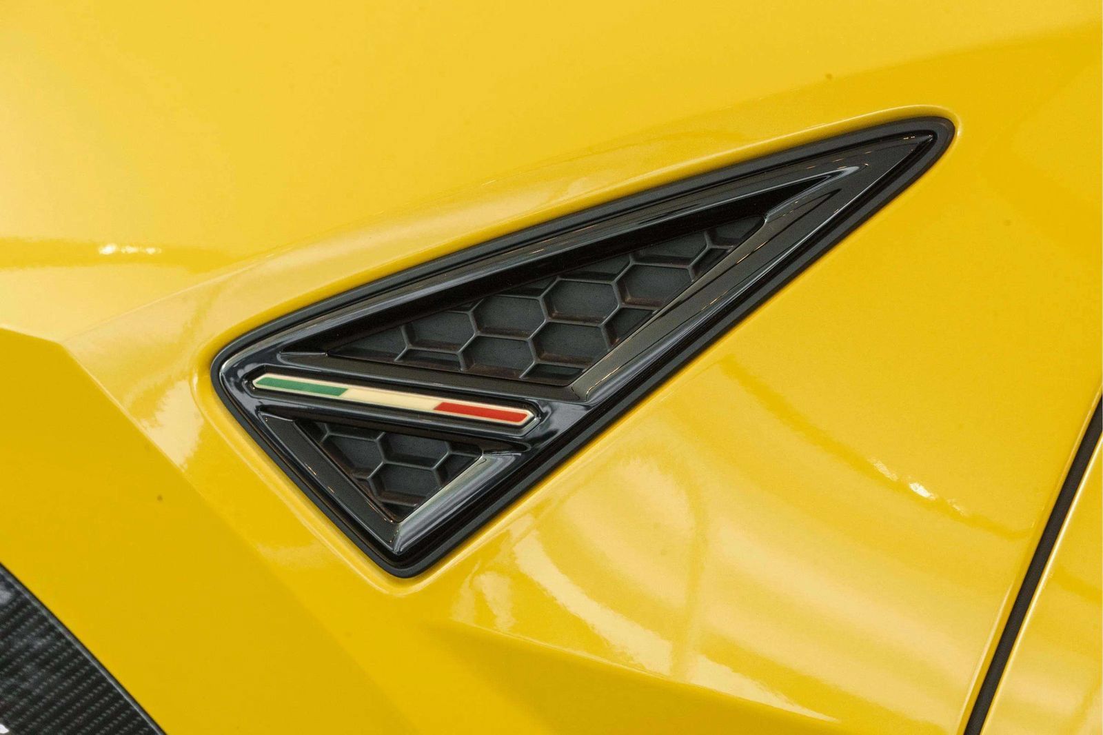 Used 2024 Lamborghini Urus Performante AWD/4WD image 11