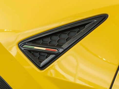 Used 2024 Lamborghini Urus Performante AWD/4WD image 11